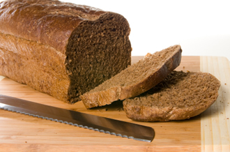 Тим, хто веде здоровий спосіб життя варто задуматися про те, щоб ввести житній хліб в свій щоденний раціон