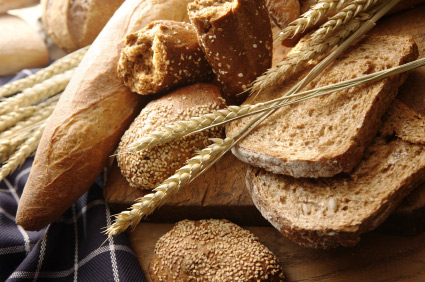 Пшеничний хліб з борошна вищого сорту досить калорійний, в ньому багато вуглеводів і крохмалю і зовсім мало клітковини