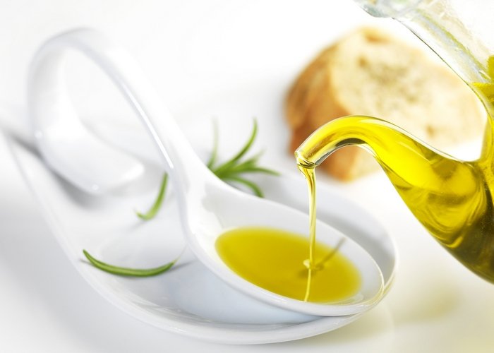Сьогодні оливкова олія є одним з найпопулярніших продуктів у сфері дієтології, але для схуднення і підтримки здоров'я необхідно строго дотримуватися дозування - добова норма не може перевищувати 2 ст