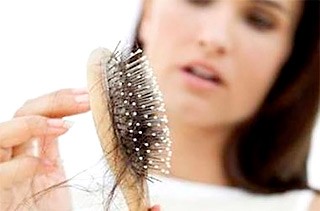 Головне при проблемі, коли   випадає волосся   - чітко визначити, який саме характер носить цей процес