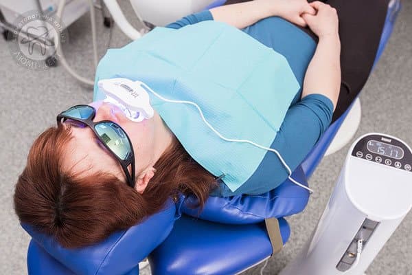 7 Гігієніст дає конкретні рекомендації по догляду за ротовою порожниною після проведення процедури, щоб Ви могли якомога довше насолоджуватися білизною Ваших зубів