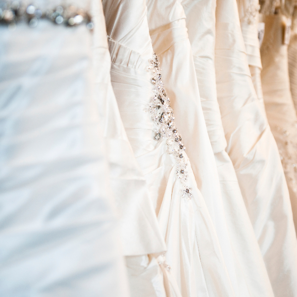 Від вибору тканини залежить не тільки краса весільного плаття, але і комфортне самопочуття нареченої під час урочистостей