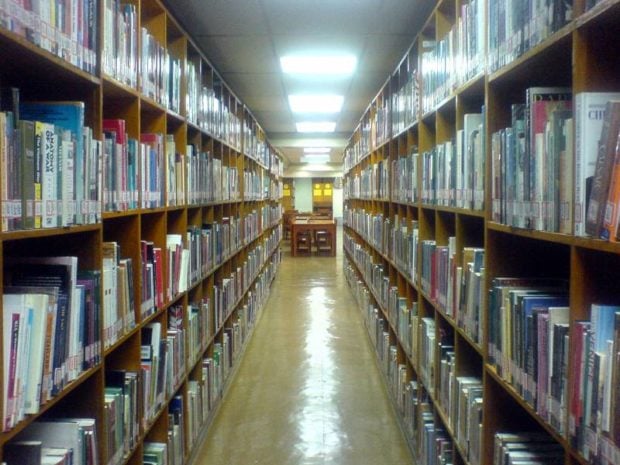 Джерело: Іва Цой, для   The Insider   Книги, поставлені бібліотекам інститутом «Відкрите суспільство», прибрали з основного книгосховища до подальших розпоряджень