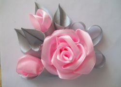 Також за таким принципом в техніці канзаші можна створювати і інші квіти-прикраси, наприклад,   хризантеми   або   троянди