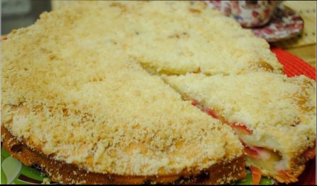 Рецепт яблучного пирога на сметані з родзинками - покроковий рецепт з фото