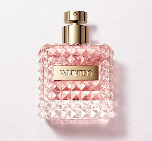 Новий аромат Donna Valentino   В пару до вже став бестселером чоловічому аромату Valentino Uomo парфумери Будинки Cоні Констант і Антуана Месондью створили розкішний аромат для жінок - Valentino Donna