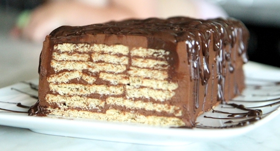 Пропонуємо вашій увазі покроковий рецепт торта без випічки, з таким простим, але вишуканим назвою «Кава з шоколадом»